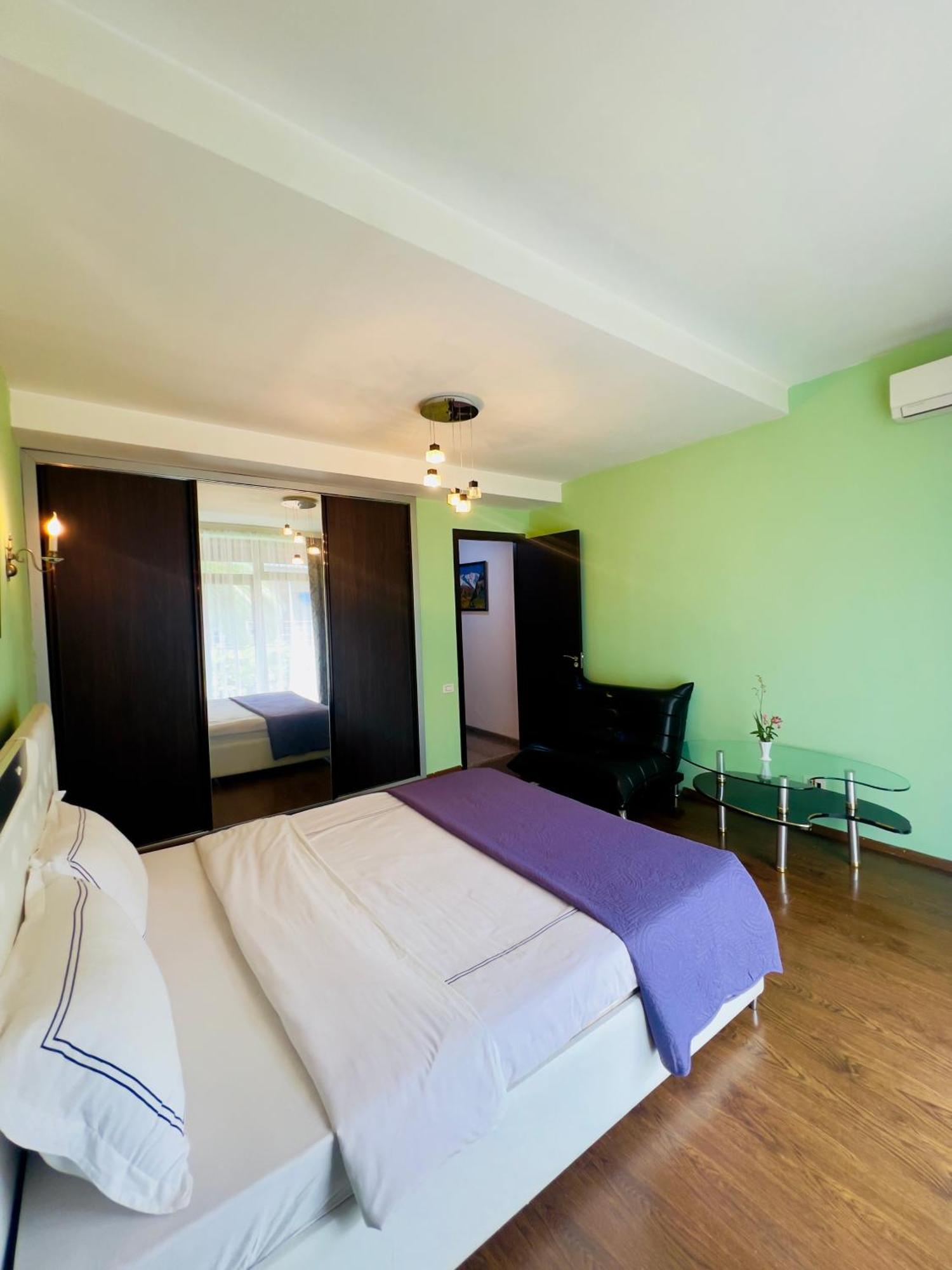 Apartment Maisi バトゥーミ エクステリア 写真
