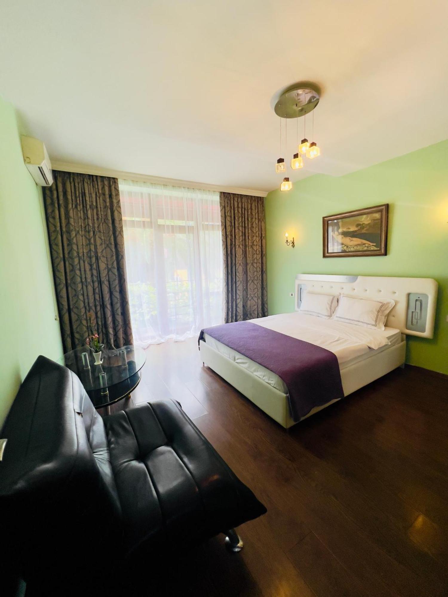 Apartment Maisi バトゥーミ エクステリア 写真