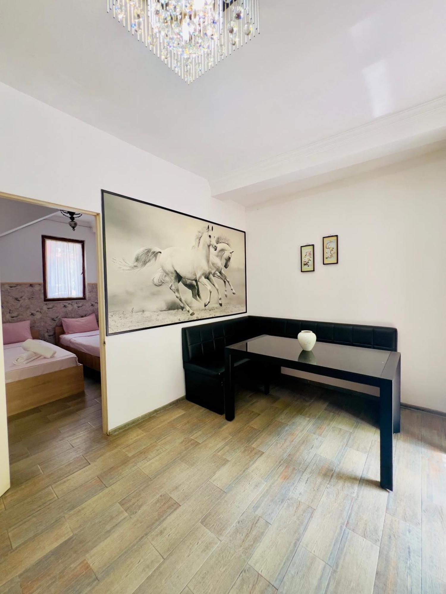 Apartment Maisi バトゥーミ エクステリア 写真
