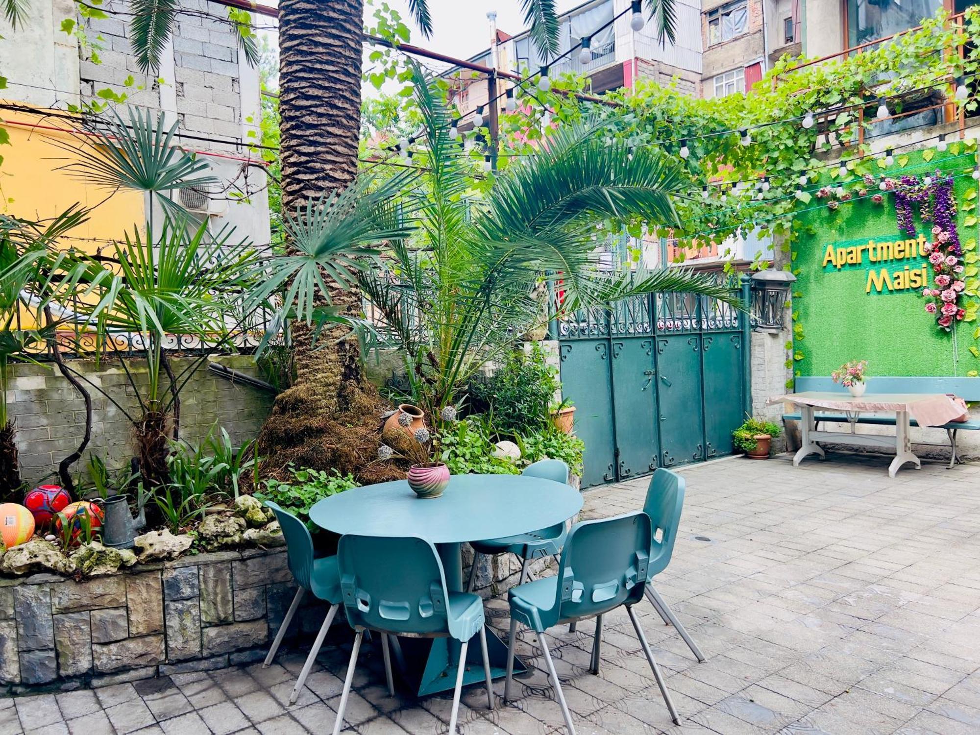 Apartment Maisi バトゥーミ エクステリア 写真