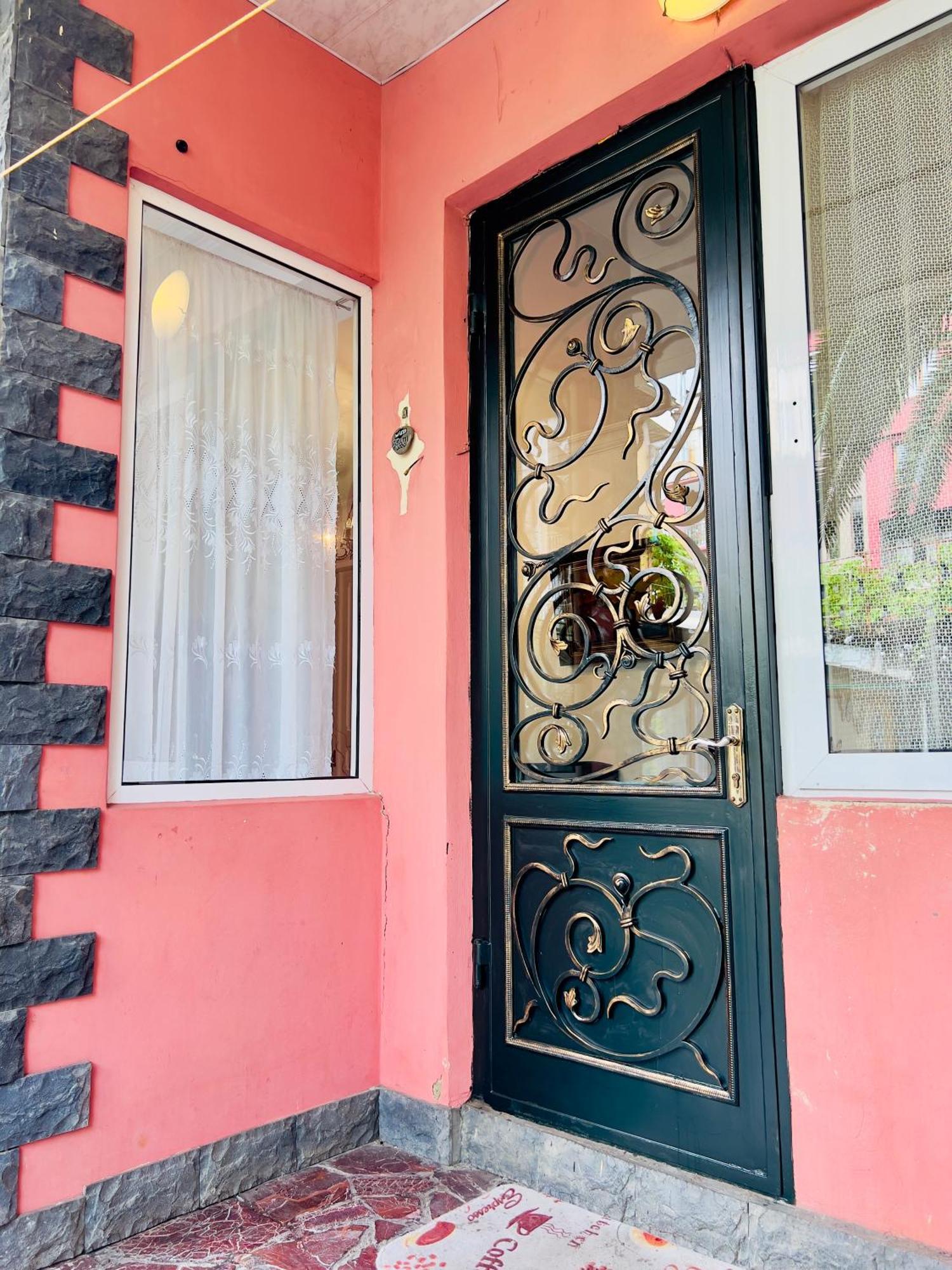 Apartment Maisi バトゥーミ エクステリア 写真