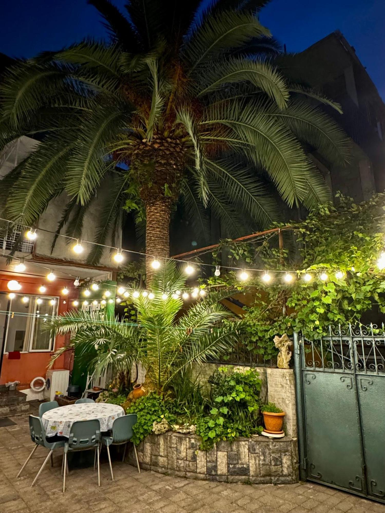 Apartment Maisi バトゥーミ エクステリア 写真