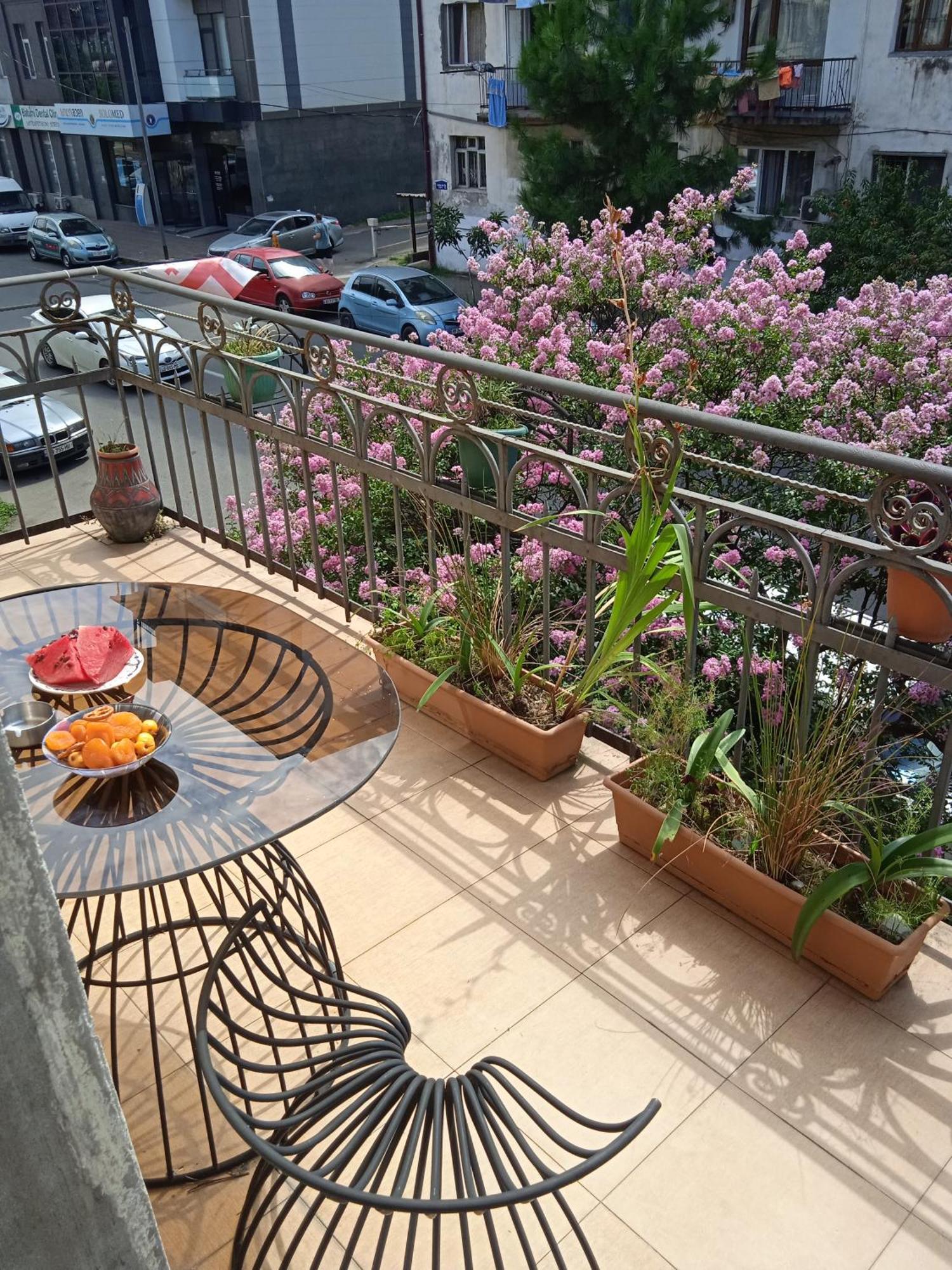 Apartment Maisi バトゥーミ エクステリア 写真
